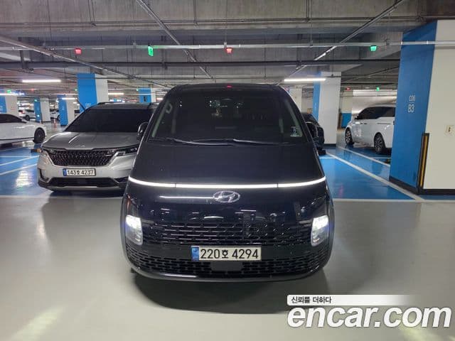 Hyundai Staria 2023 — Photo 2/10