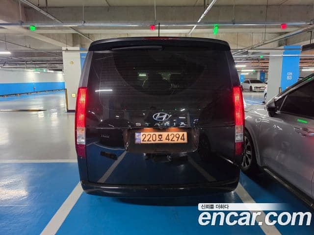 Hyundai Staria 2023 — Photo 4/10