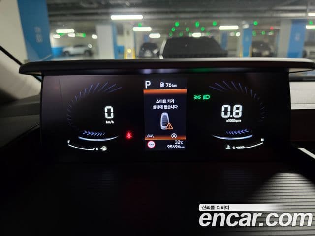 Hyundai Staria 2023 — Photo 9/10