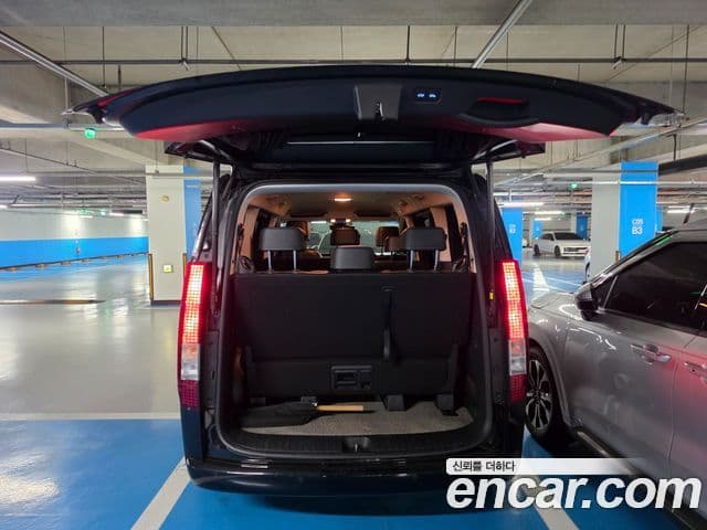 Hyundai Staria 2023 — Photo 3/10