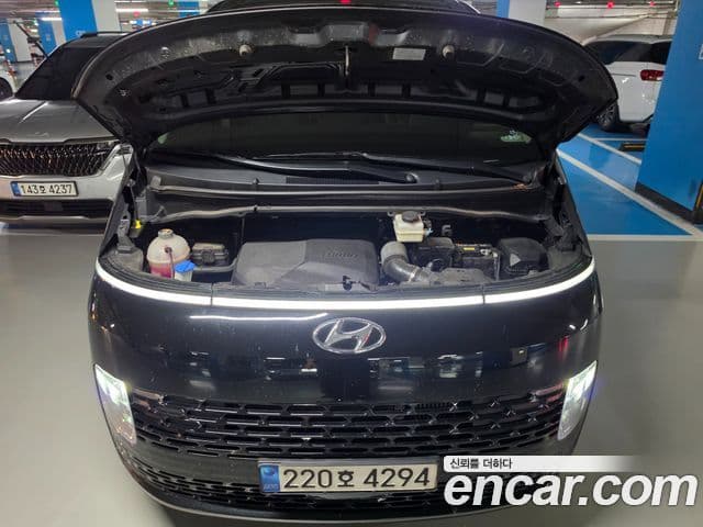 Hyundai Staria 2023 — Photo 6/10
