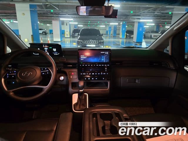 Hyundai Staria 2023 — Photo 8/10