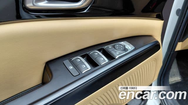 Kia Carnival 2021 — Фото 19/20