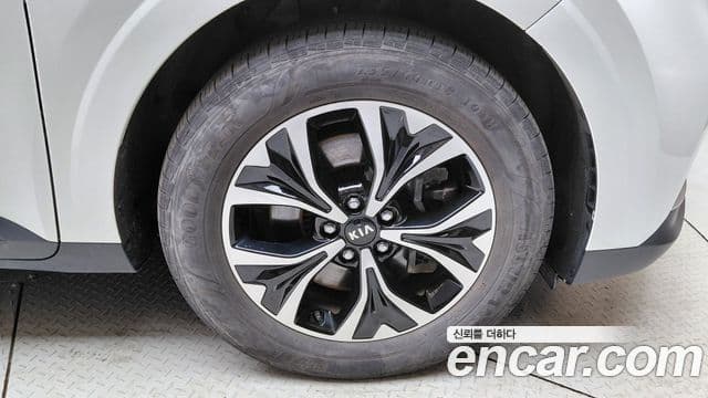 Kia Carnival 2021 — Photo 14/28