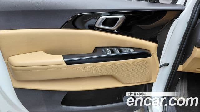 Kia Carnival 2021 — Photo 8/28