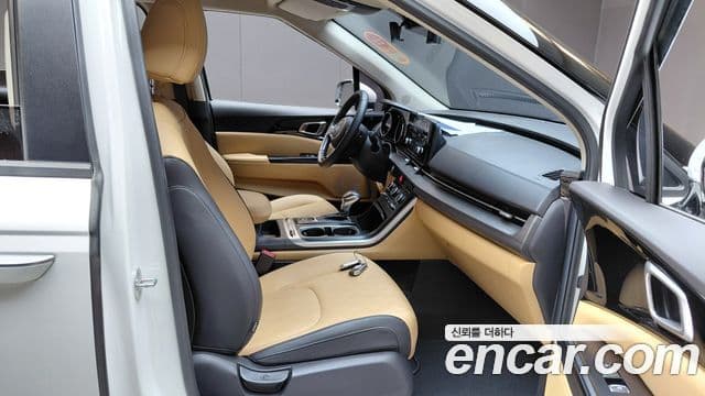 Kia Carnival 2021 — Photo 23/28