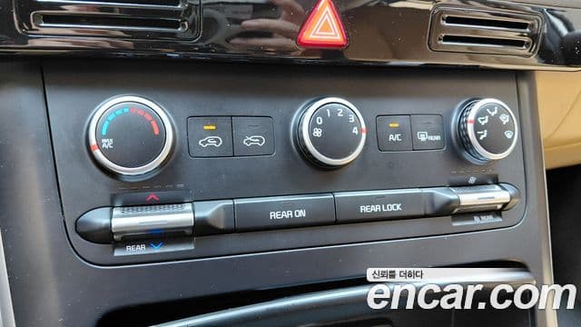 Kia Carnival 2021 — Photo 6/28