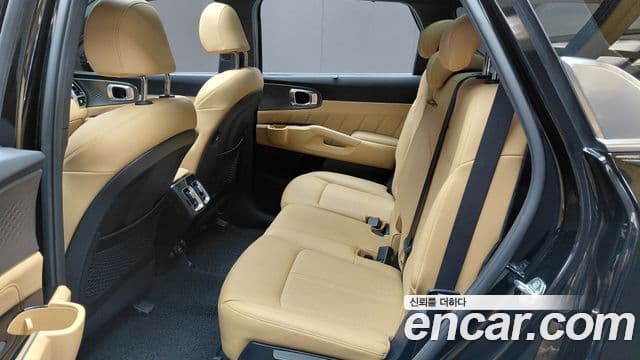 Kia Sorento 2023 — Şəkil 25/32