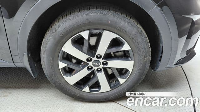 Kia Sorento 2023 — Şəkil 28/32