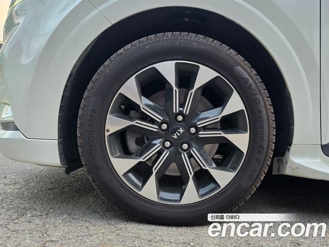 Kia Carnival 2021 — Фото 4/20