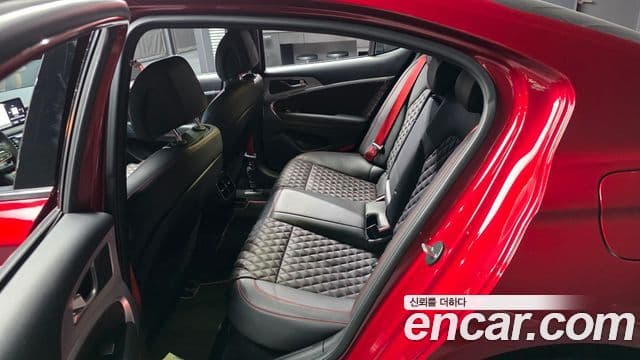 Genesis G70 2022 — Şəkil 18/33