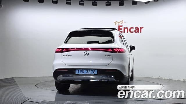Mercedes-Benz EQS SUV 2023 — Photo 9/37