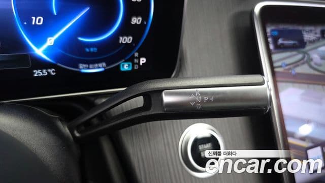 Mercedes-Benz EQS SUV 2023 — Photo 8/37