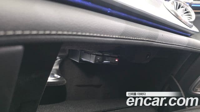 Mercedes-Benz EQS SUV 2023 — Photo 17/37