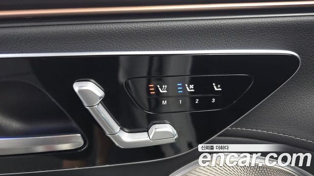 Mercedes-Benz EQS SUV 2023 — Photo 13/37