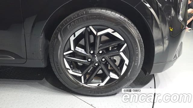 Kia Carnival 2024 — Şəkil 11/30