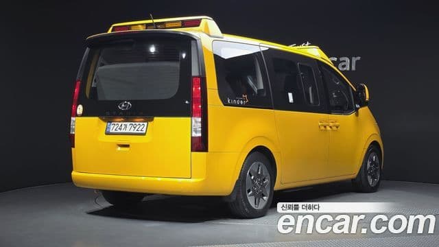 Hyundai Staria 2022 — Фото 2/20