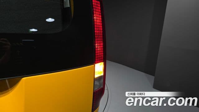Hyundai Staria 2022 — Şəkil 27/32