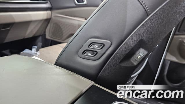 Kia Carnival 2024 — Photo 28/30