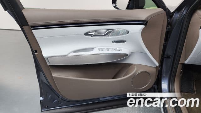 Genesis GV70 2024 — ფოტო 19/37
