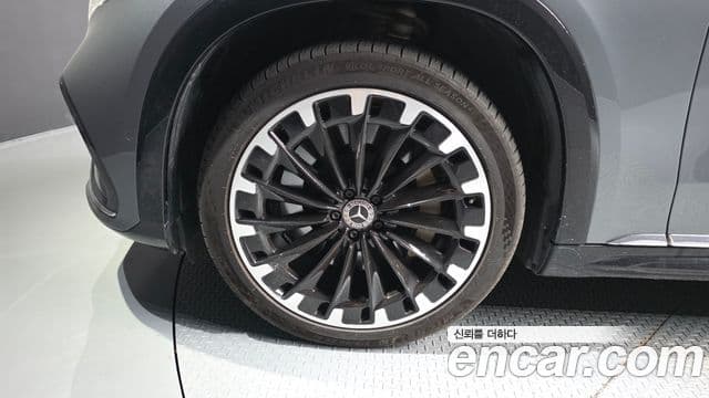 Mercedes-Benz EQS SUV 2023 — Photo 7/34