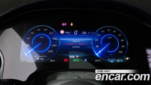 Mercedes-Benz EQS SUV 2023 — Photo 16/34