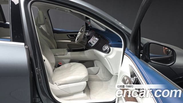 Mercedes-Benz EQS SUV 2023 — Photo 18/34