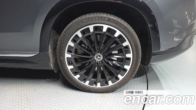 Mercedes-Benz EQS SUV 2023 — Photo 3/34