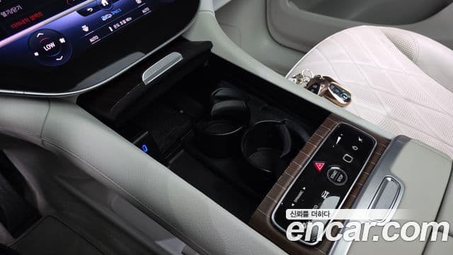 Mercedes-Benz EQS SUV 2023 — Photo 2/34