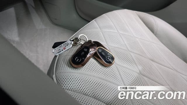 Mercedes-Benz EQS SUV 2023 — Photo 23/34