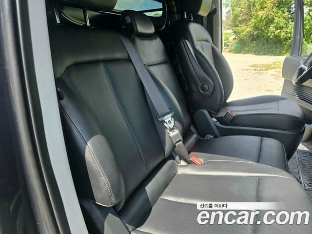 Hyundai Staria 2023 — Фото 15/20