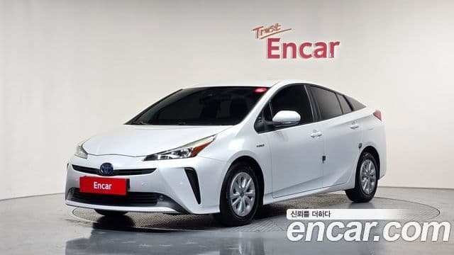 Toyota Prius 2021 — Фото 1/20