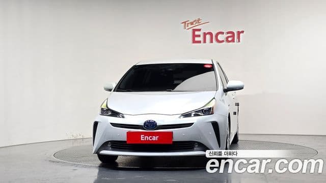 Toyota Prius 2021 — Фото 3/20