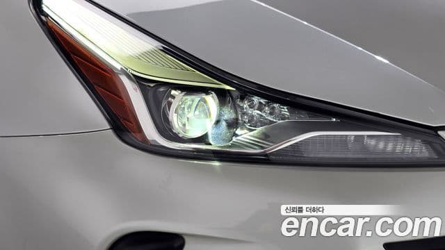 Toyota Prius 2021 — Photo 7/30