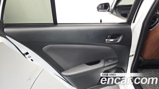 Toyota Prius 2021 — Photo 8/30