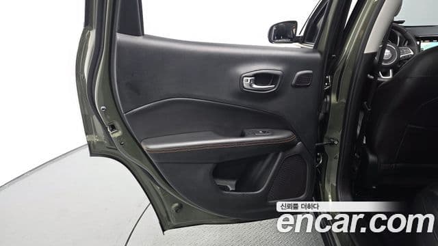 Jeep Compass 2019 — Şəkil 23/33