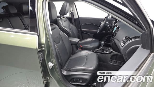 Jeep Compass 2019 — Şəkil 27/33