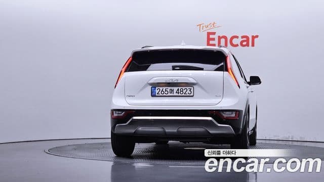 Kia Niro 2022 — Фото 4/20