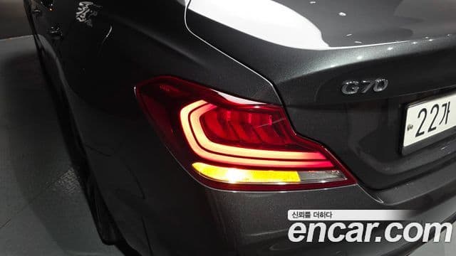 Genesis G70 2019 — Photo 7/28