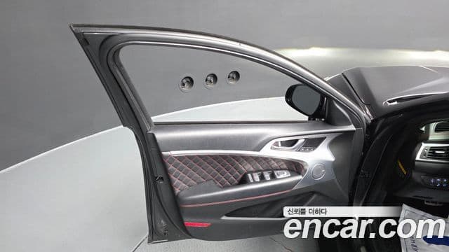 Genesis G70 2019 — Photo 2/28