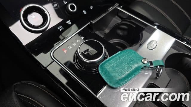 Land Rover Range Rover Velar 2019 — ფოტო 28/38
