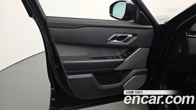 Land Rover Range Rover Velar 2019 — ფოტო 27/38