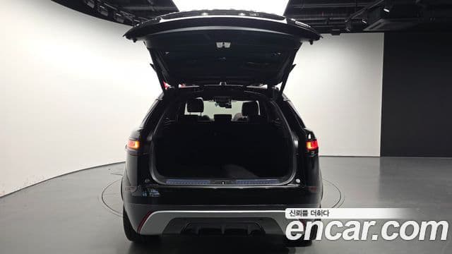 Land Rover Range Rover Velar 2019 — ფოტო 29/38