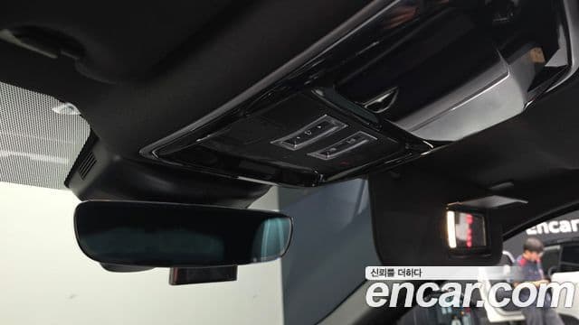 Land Rover Range Rover Velar 2019 — ფოტო 7/38