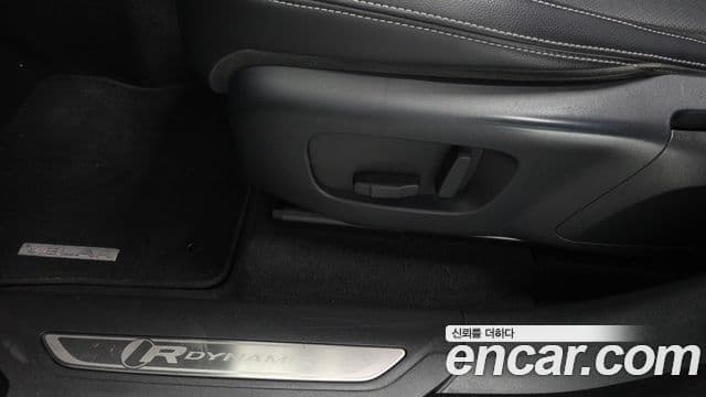 Land Rover Range Rover Velar 2019 — ფოტო 24/38