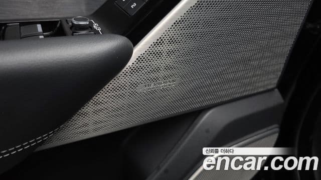 Land Rover Range Rover Velar 2019 — ფოტო 13/38