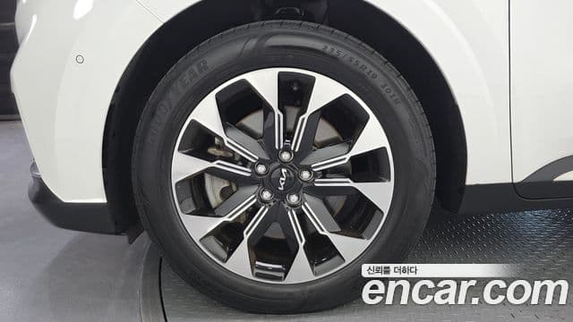 Kia Carnival 2023 — Фото 4/20