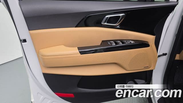 Kia Carnival 2023 — Photo 10/33