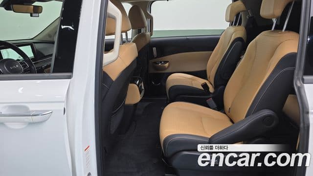 Kia Carnival 2023 — Photo 13/33
