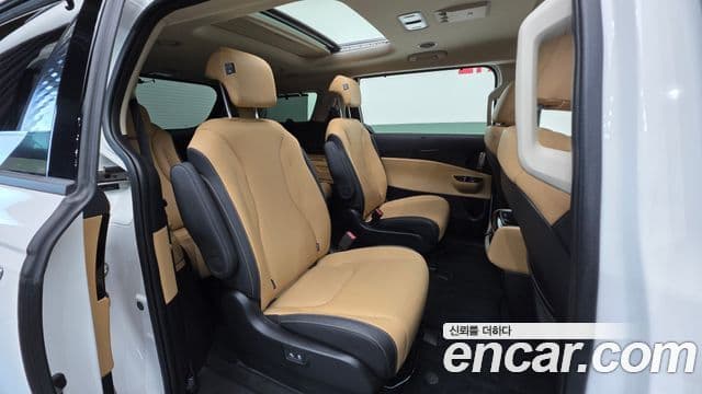 Kia Carnival 2023 — Photo 24/33